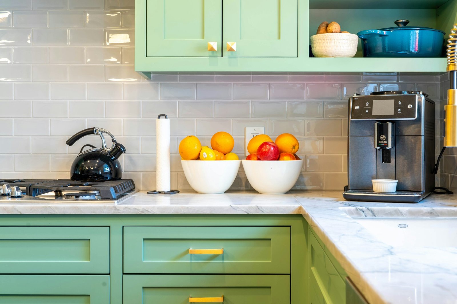 Kitchen & Dining